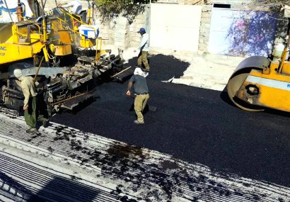 آغاز عملیات آسفالت در دهدشت ؛ معابر پرتردد در اولویت ترمیم + فیلم