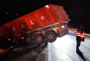 پل تنگ سریز همچنان خطرناک و نیمهکاره