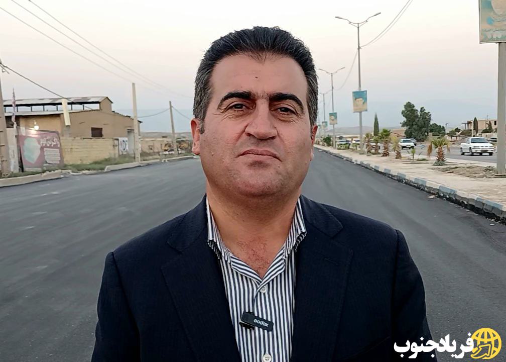 فیلم | ورودی دهدشت در مسیر تکمیل؛ ۶۰۰ متر آسفالت شد، عملیات اجرایی با شتاب ادامه دارد