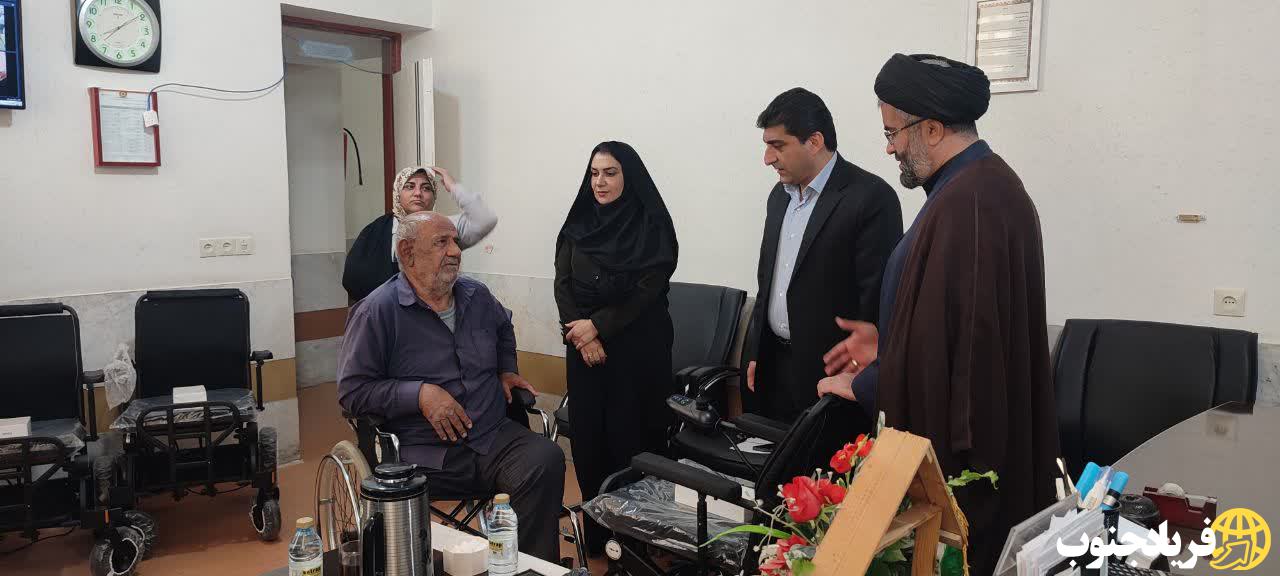 اهداء ۶ویلچر برقی به معلولین تحت پوشش بهزیستی شهرستان لنده اهداء ۶ویلچر برقی به معلولین تحت پوشش بهزیستی شهرستان لنده