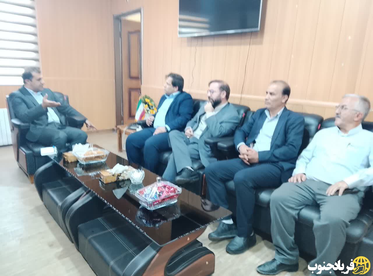 دیدار اعضای شورای تأمین شهرستان دنا با فرماندار به مناسبت هفته دولت