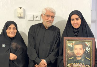 ادای احترام حاج صادق آهنگران به خانواده شهید پاسدار سید سجاد تقوی؛ دیداری از جنس ایثار و وفاداری