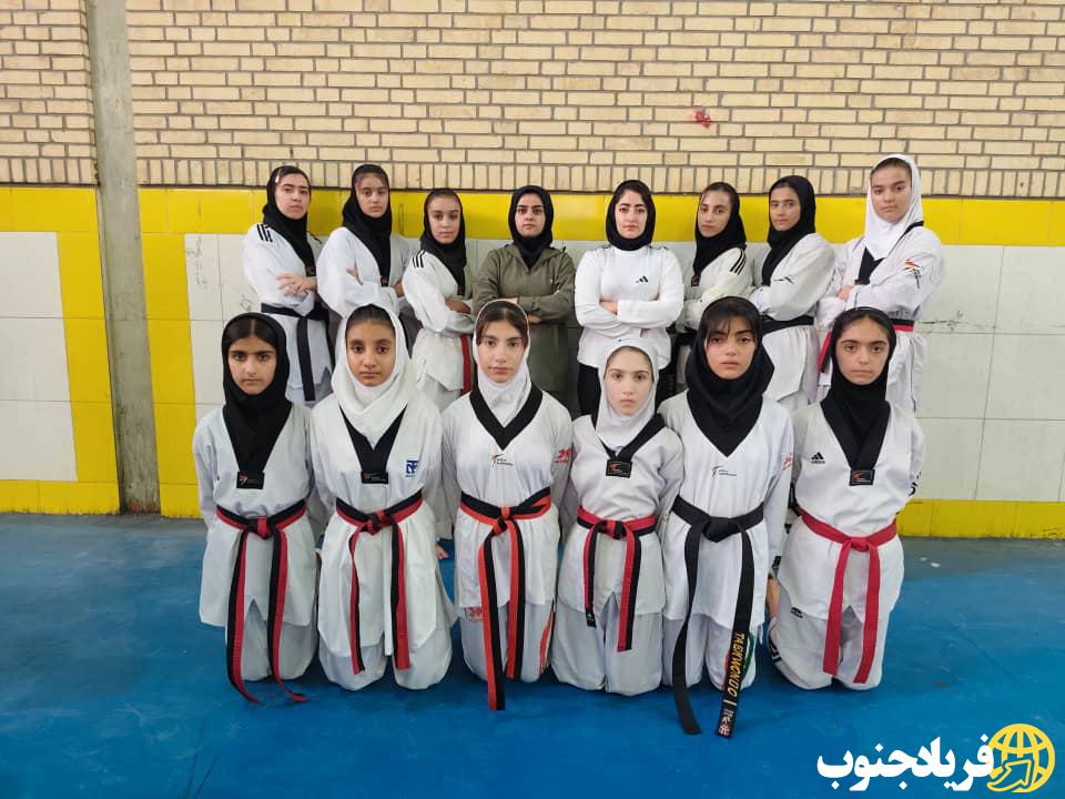 صعود تیم تکواندو لنده به فینال لیگ کشوری نونهالان صعود تیم تکواندو لنده به فینال لیگ کشوری نونهالان