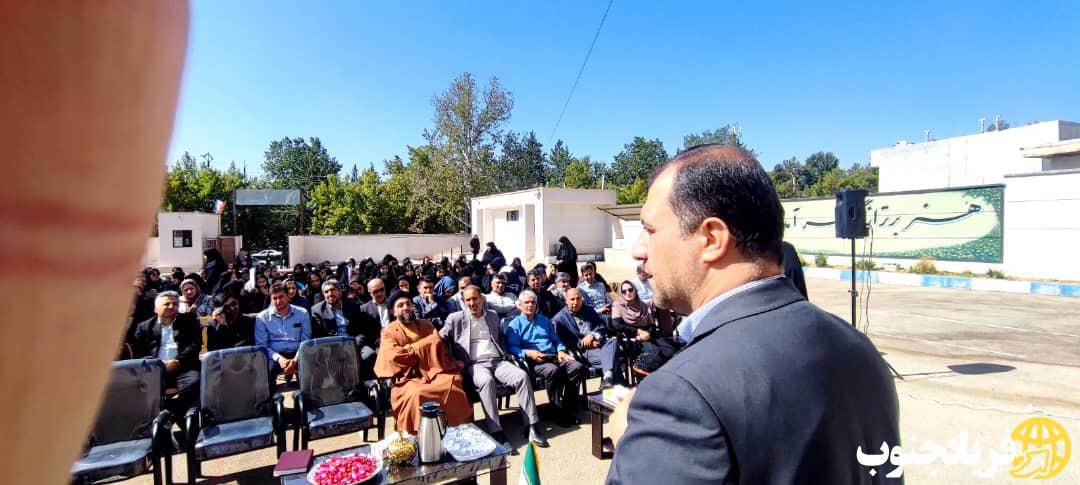 زنگ مدرسه در هنرستان کاردانش دنا/ فرماندار: هر دانش‌آموز، یک استعداد منحصربه‌فرد است