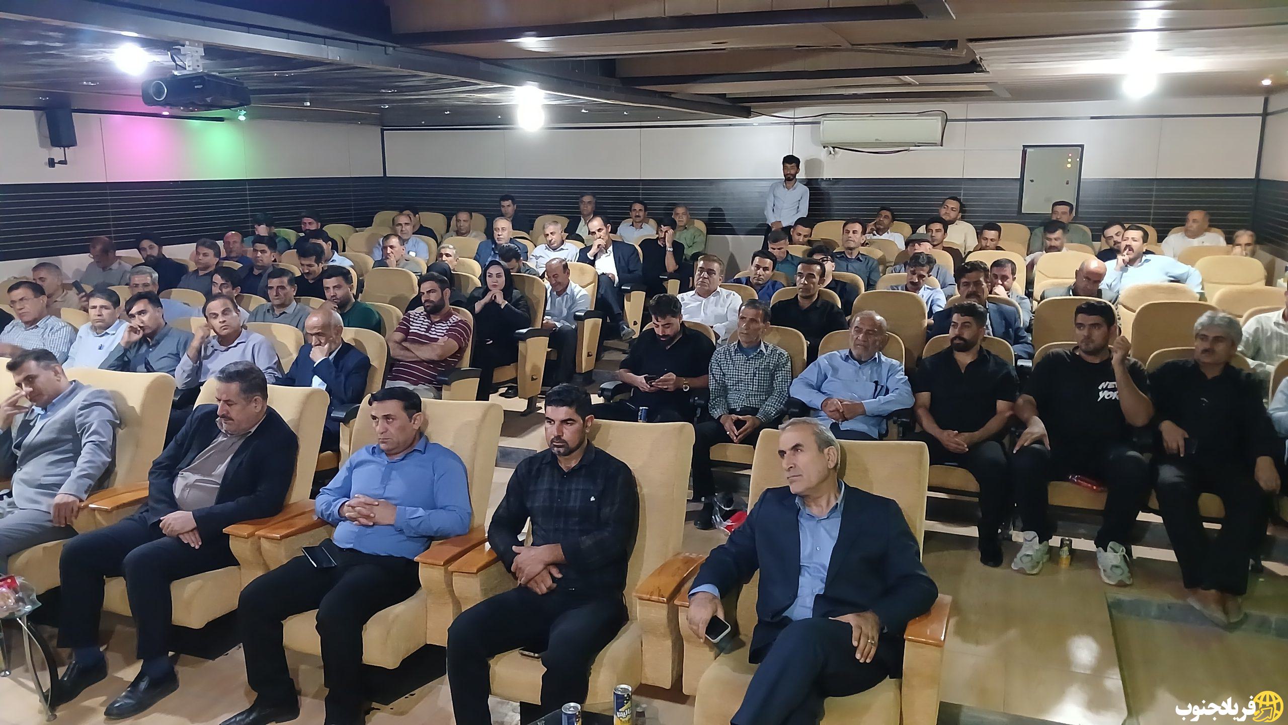 در نشست هم‌اندیشی فعالان املاک کهگیلویه مطرح شد؛ تأکید دادستان بر نظارت، ساماندهی بازار مسکن و پیشگیری از تخلفات